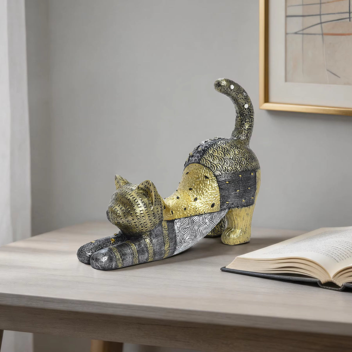 Cat Figurine Art Deco Resin 23.5x8.8x20.5cm HX05S310