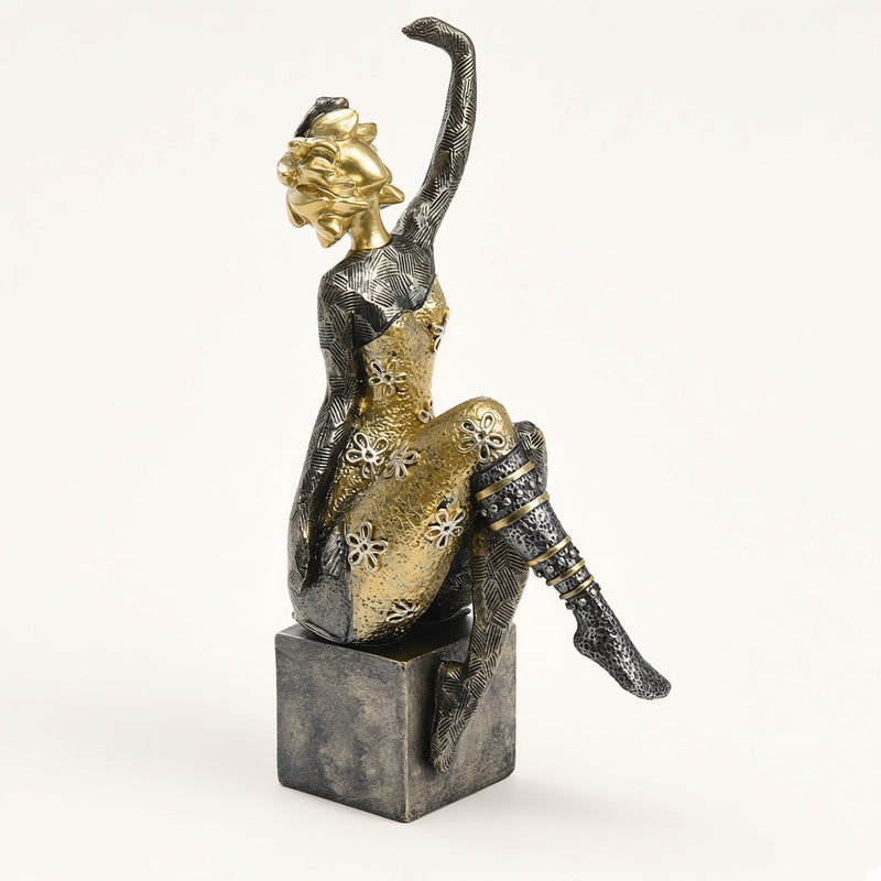 Gilt Sprig Lady, Arm Raised