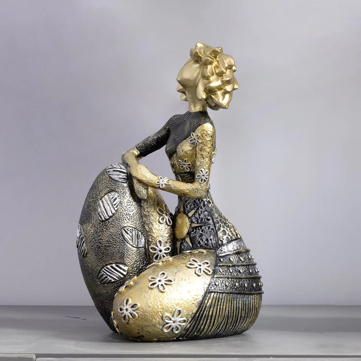 Lady Figurine Art Deco Floral Resin 12.5x11.8x19.6cm HX05S115
