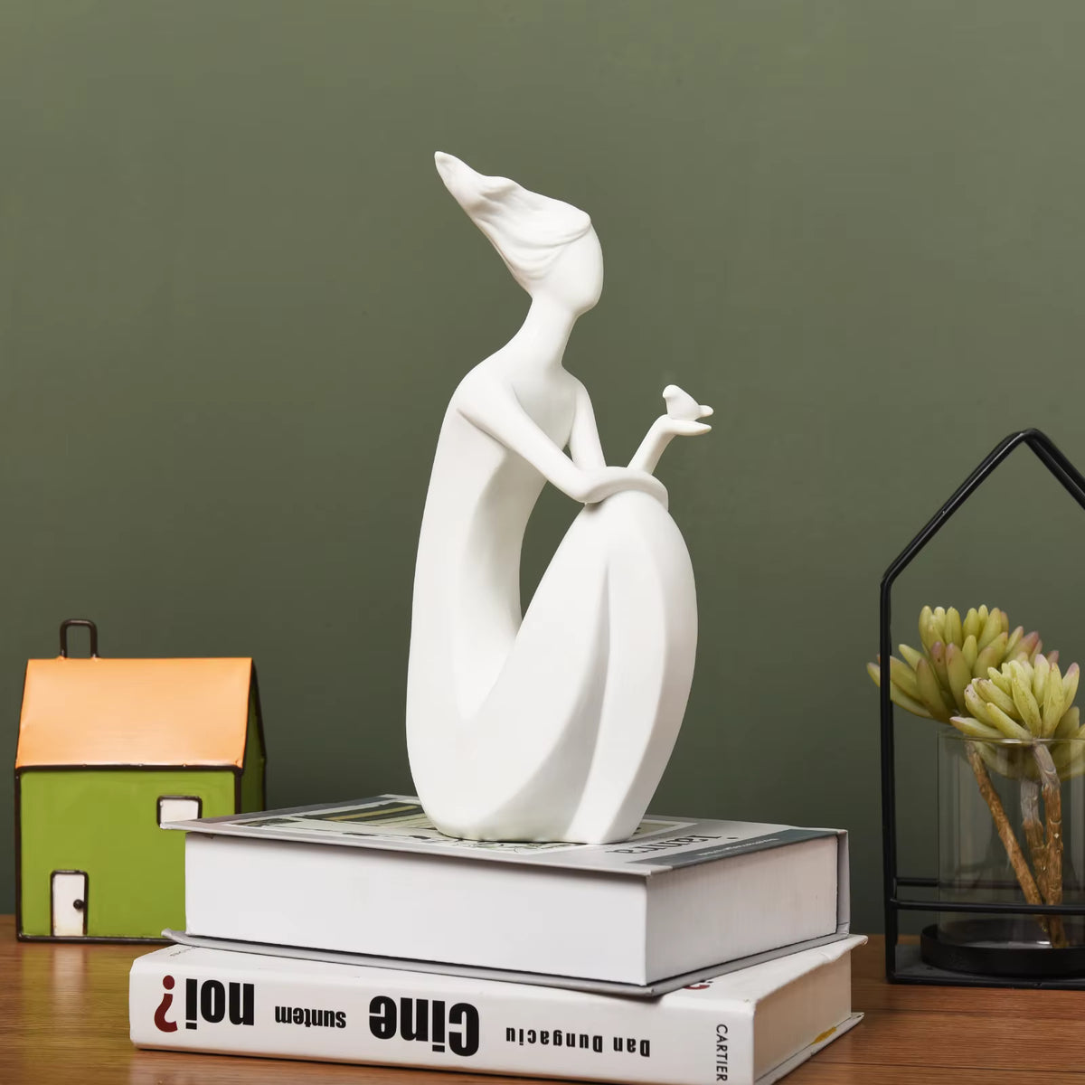 Lady Figurine Modern Porcelain 12x8.3x26.5cm BD81F204260