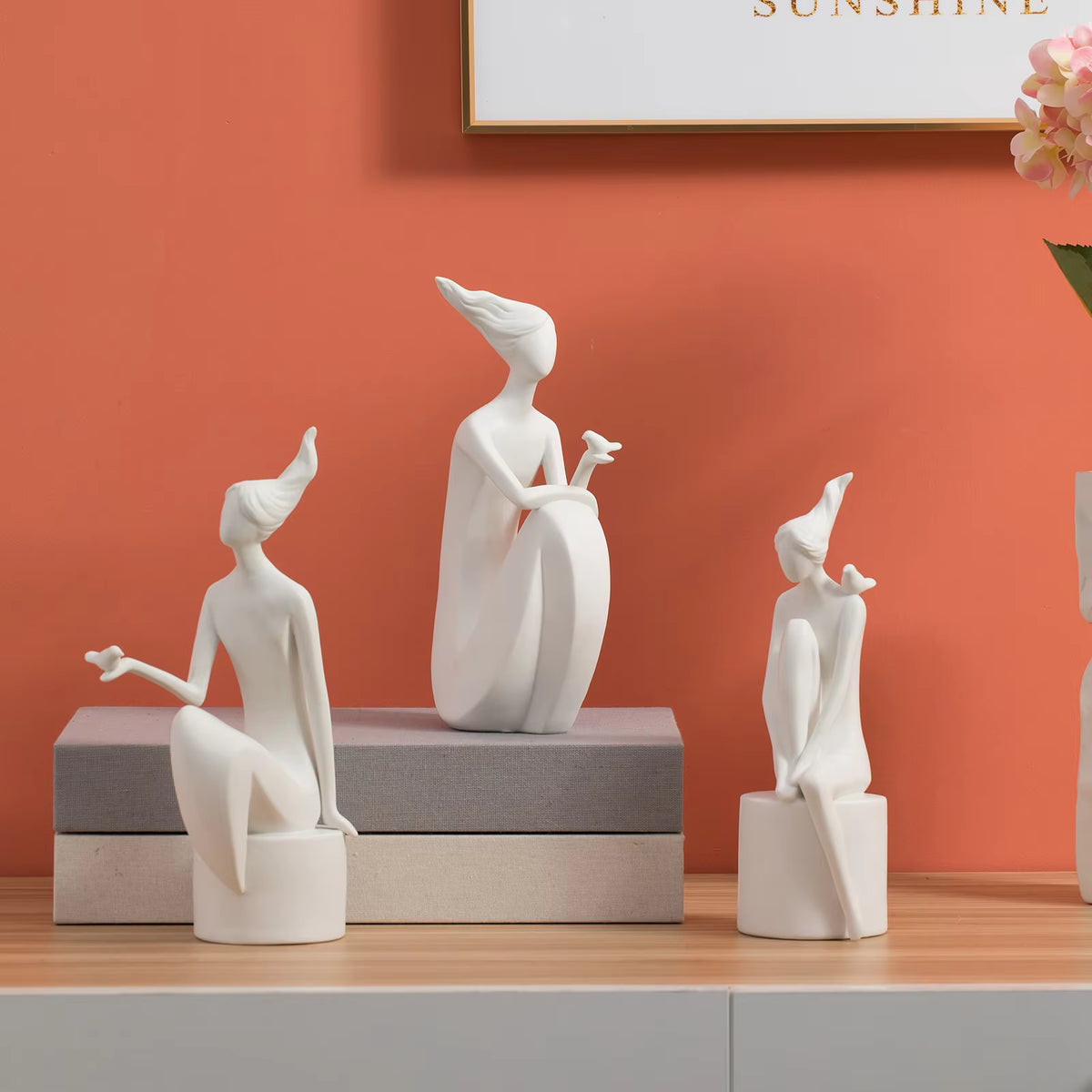 Lady Figurine Modern Porcelain 12x8.3x26.5cm BD81F204260