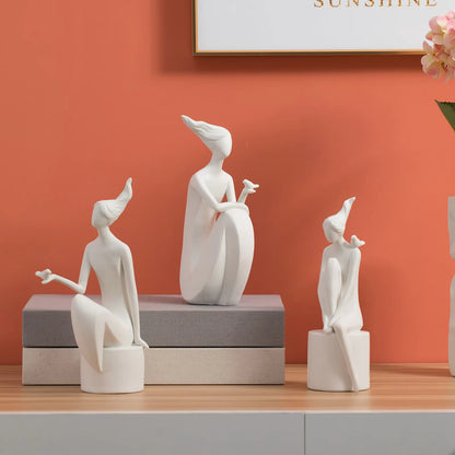 Lady Figurine Modern Porcelain 12x8.3x26.5cm BD81F204260