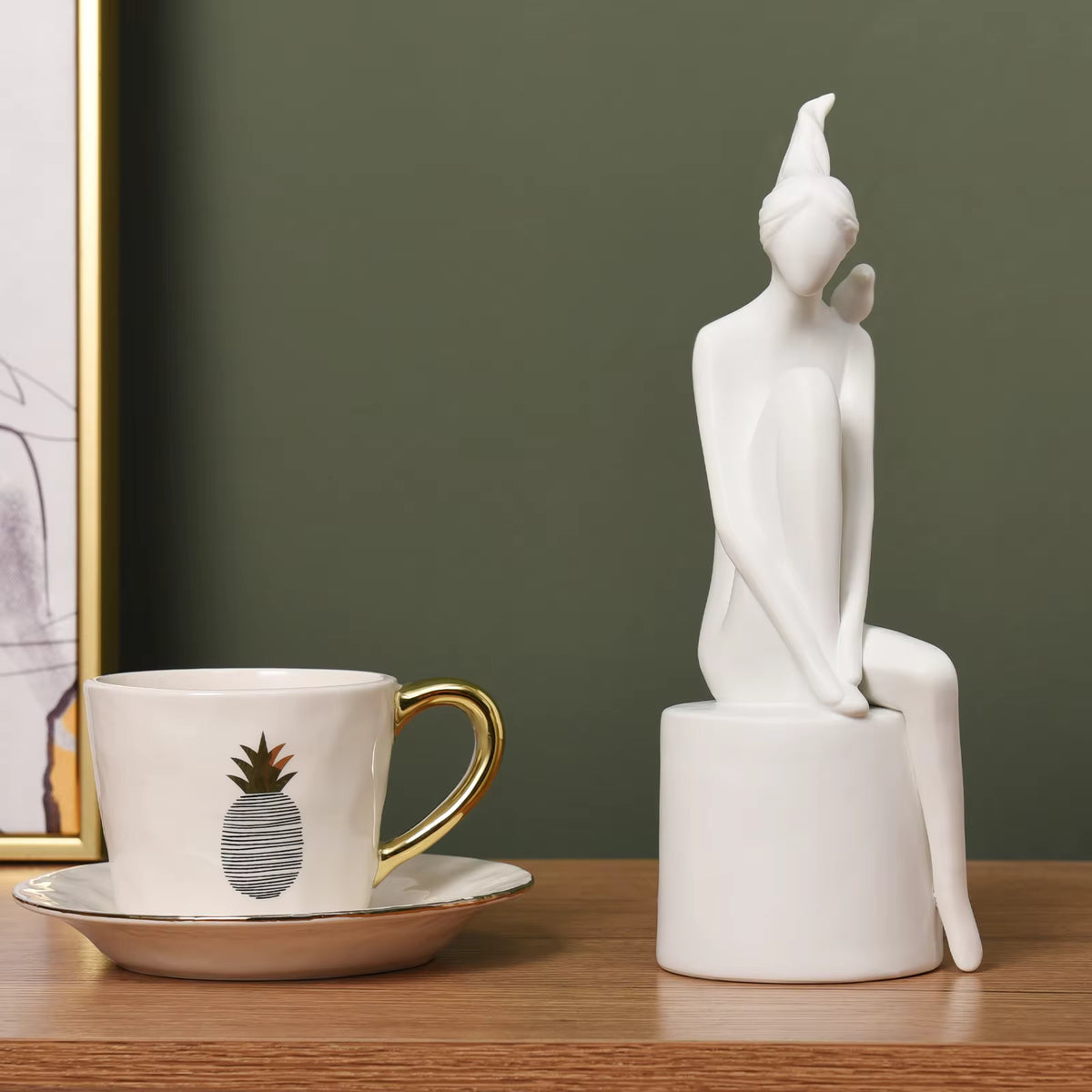 Lady Figurine Modern Porcelain 9.3x8.7x25.5cm BD81F204259